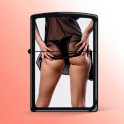 Zippo upaljač – seksi devojka u crnim gaćicama, crni mat