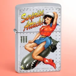 Zippo upaljač Surprise Attack Pinup Saten hrom vetrootporni